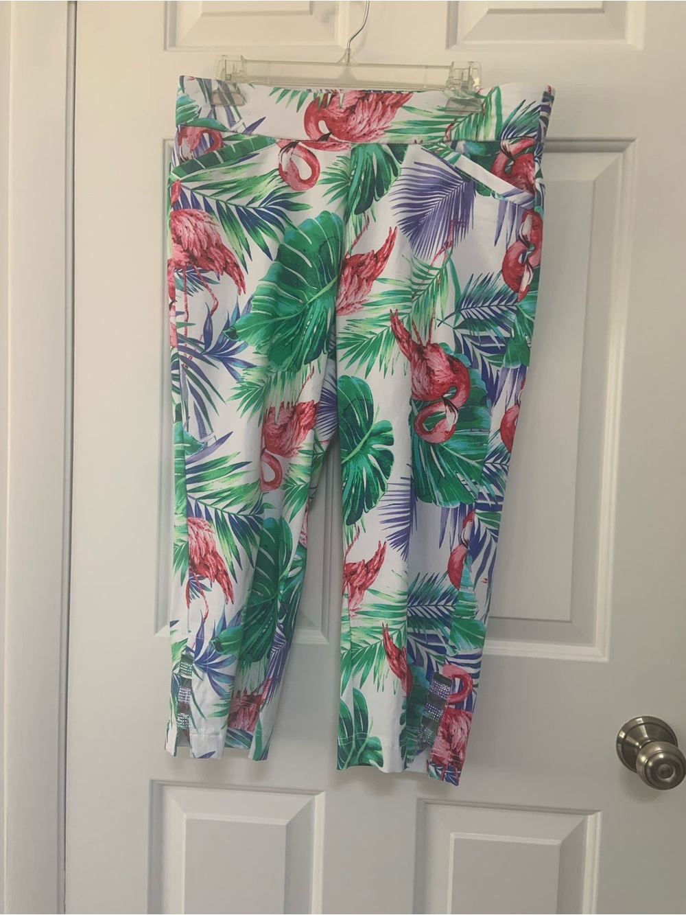 Onque Casuals White Capris with Pink Flamingo & Green Leaf Print
